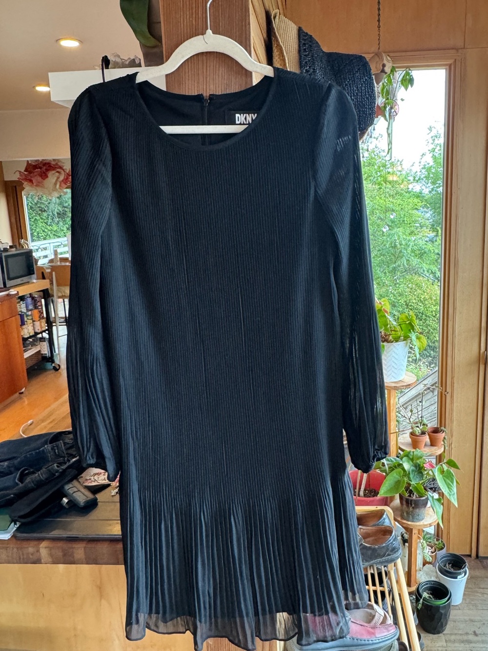 DKNY Black Plisse Chiffon Shift Dress SZ 6